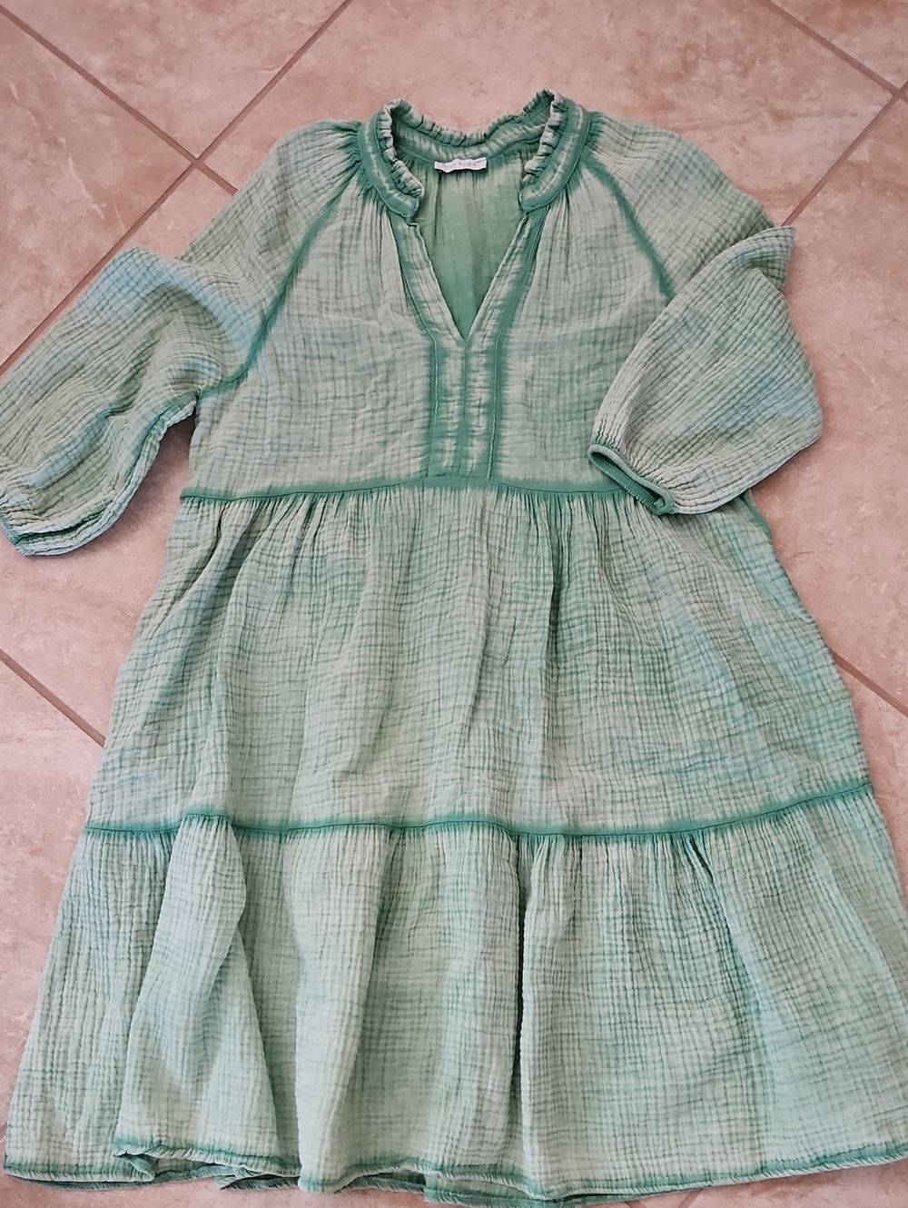 MISS SUGAR LONDON LIGHT GREEN GAUZE PULL OVER DRESS. SZ M/L